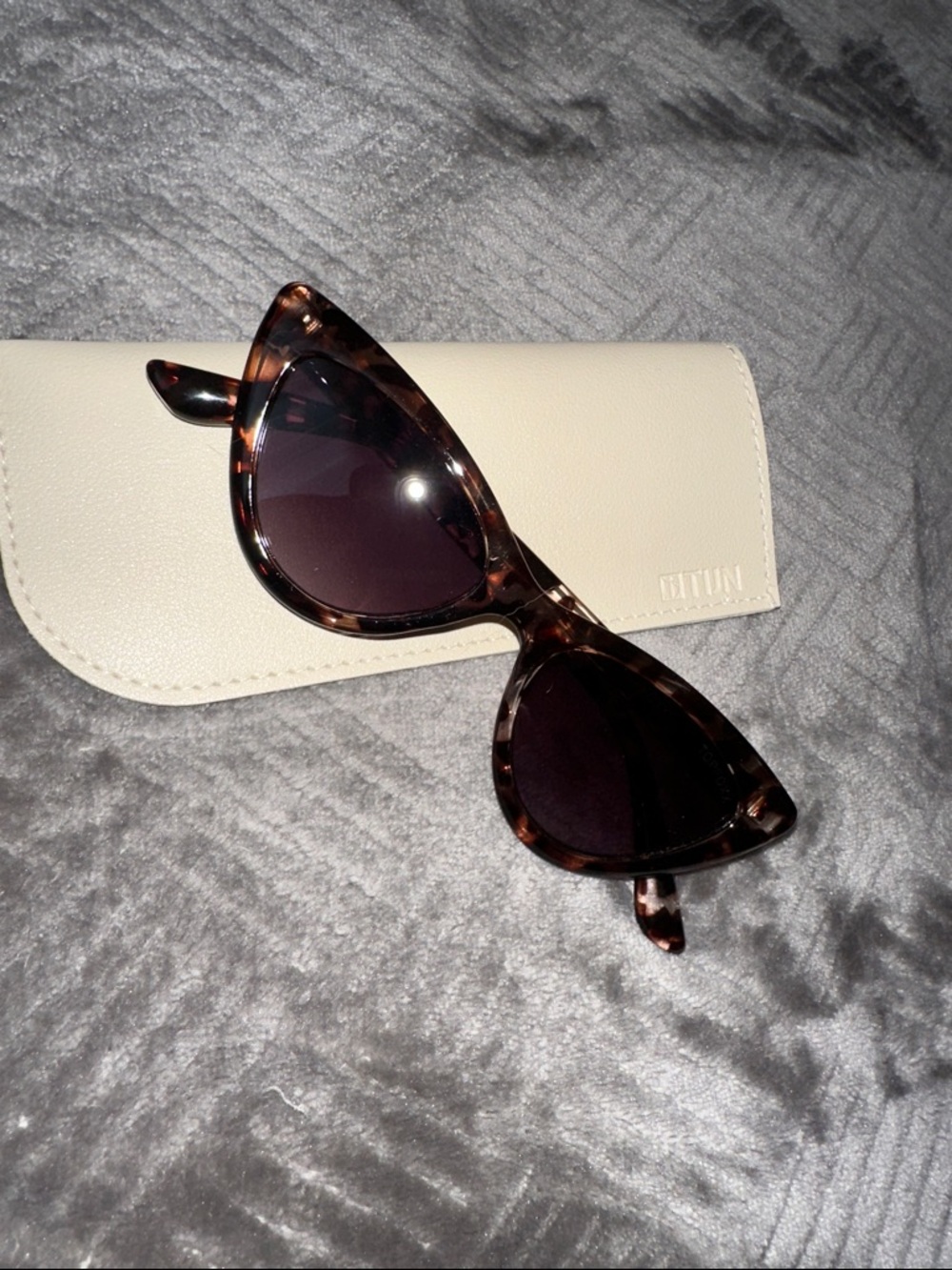 Topfoxx Tortoiseshell Cat-Eye Sunglasses with Dark Brown Lenses